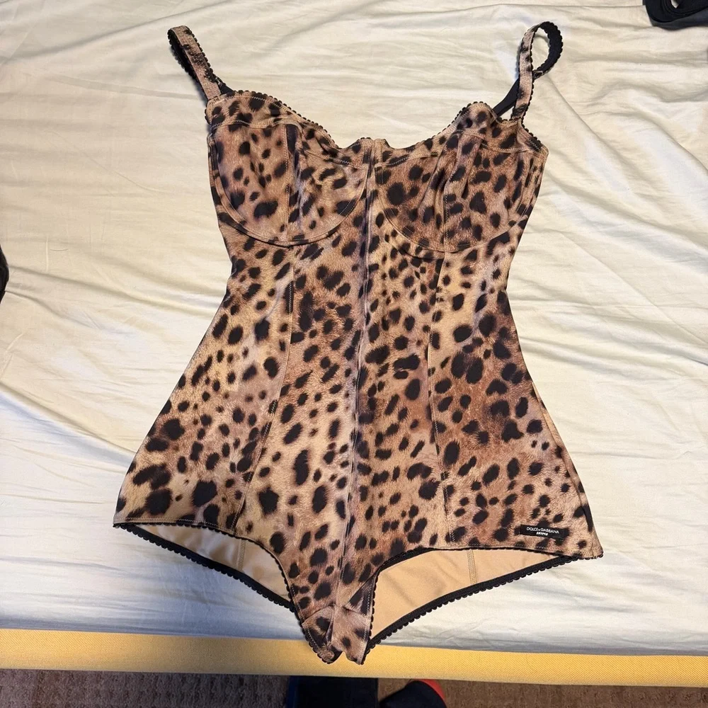 Dolce&Gabbana × SKIMS Leopard Bodysuit! 🐆 - Picture 8 of 10